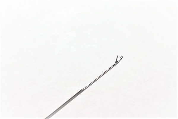 MAD CARP. Igła do kulek proteinowych. Długość całkowita – 95mm, część robocza – 60mm, średnica części roboczej – 1,mm, część robocza wykonana  z hartowanej stali., uchwyt wykonany z tworzywa s poliestru.