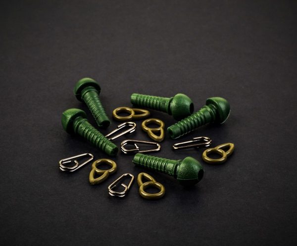 MAD CARP DSC_0595Zestaw do przyponu nr.1 (5 szt.) Zestaw gumowych elementów i agrafek, które po złożeniu służą do montażu zestawów helikopterowych, samozacinających i przelotowych .