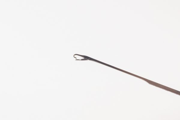 MAD CARP. Igła do kulek proteinowych. Długość całkowita – 95mm, część robocza – 60mm, średnica części roboczej – 1,mm, część robocza wykonana  z hartowanej stali., uchwyt wykonany z tworzywa s poliestru.