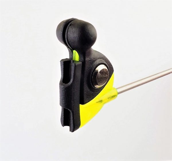 MAD CARP  Sygnalizator brań z kulkami magnetycznymi żółty. Swinger.